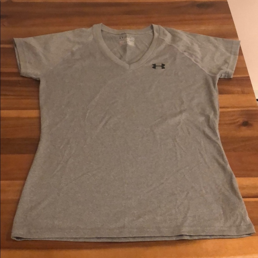 Under Armour semi fitted vneck shirt
